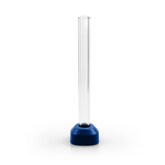 Auf dem Bild ist das Glasmundstück "Straight" von Plaisir für den Norddampf Relict zu sehen. Das Mundstück hat eine Länge von 120mm und ist komplett gerade. Es steht Aufrecht zur Veranschaulichung. Es handelt sich um ein Originales Zubehör für den Norddampf Relict.