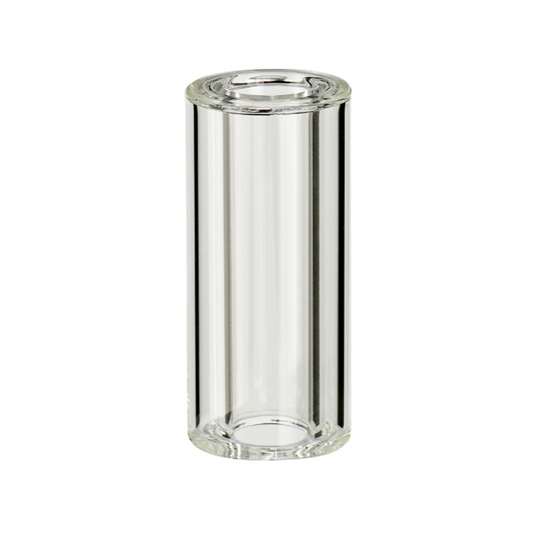 Auf dem Bild ist ein verlängertes Glasmundstück der Marke Plaisir für den Norddampf Relict Kräuter Verdampfer zu sehen. Das Röhrchen hat eine Länge von 27mm und ist komplett gerade. Das Mundstück steht aufrecht zur Veranschaulichung. Die Farbe des Glases ist transparent. Es handelt sich um ein Originales Zubehör für den Norddampf Relict Vaporizer.